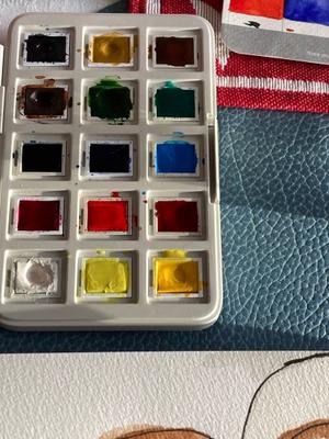 Ein kleiner offener Auqarellkasten mit 15 Farben